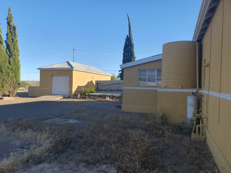 4 Bedroom Property for Sale in Loeriesfontein Northern Cape